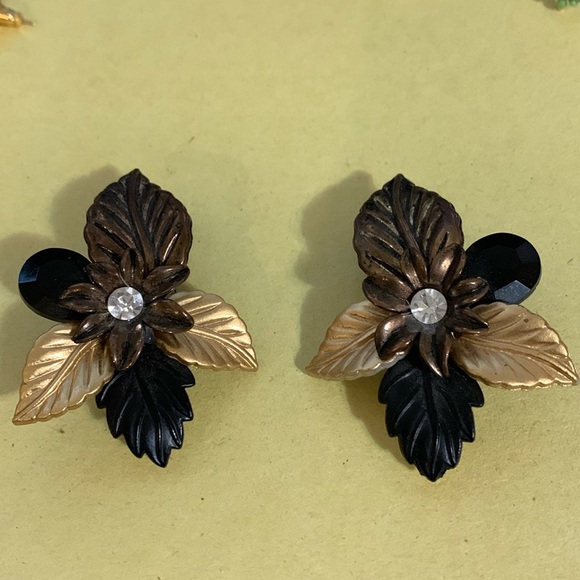 Gorgeous clip on style earrings* - Picture 1 of 5